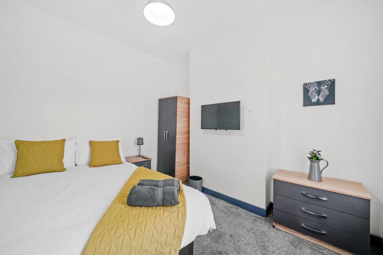 Modern Equipped 4 Bedroom House In Central Stoke-Free Parking Exterior photo