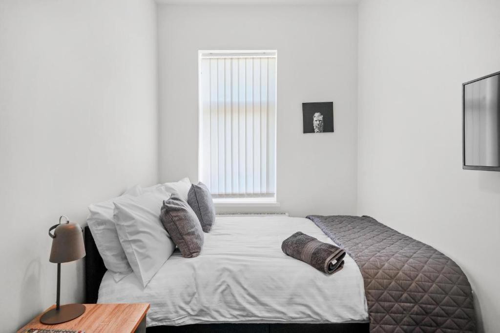 Modern Equipped 4 Bedroom House In Central Stoke-Free Parking Exterior photo